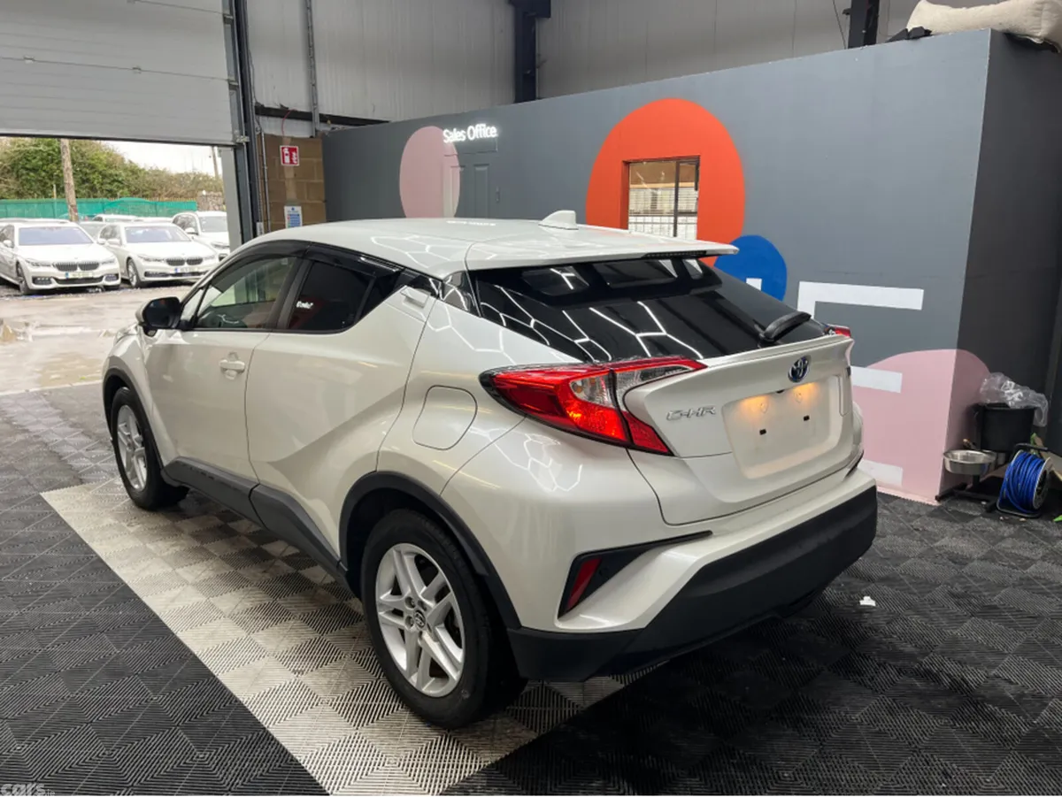 Toyota C-HR SUV, Petrol Hybrid, 2021, White