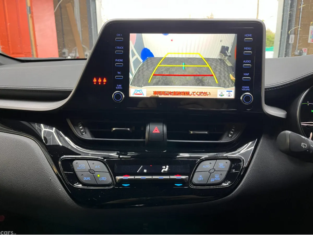 Toyota C-HR SUV, Petrol Hybrid, 2021, White
