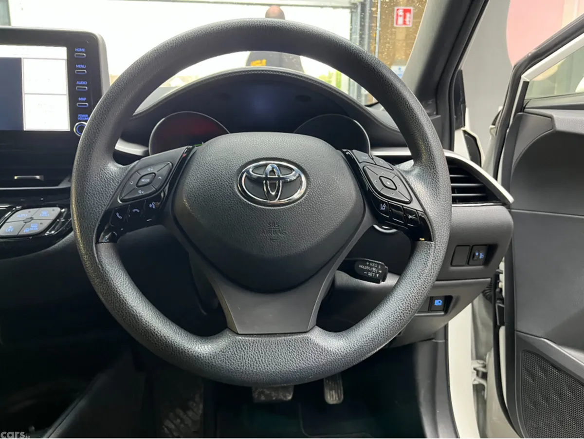 Toyota C-HR SUV, Petrol Hybrid, 2021, White