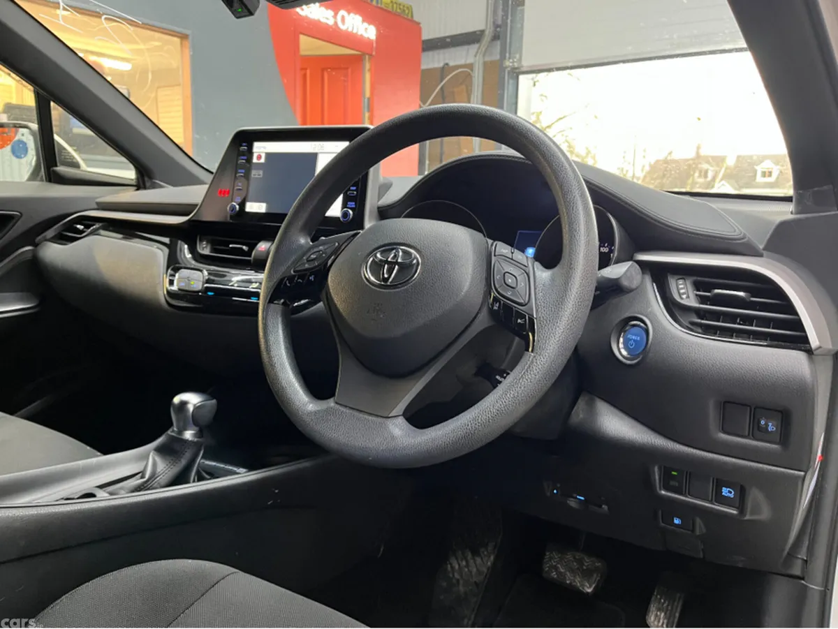 Toyota C-HR SUV, Petrol Hybrid, 2021, White