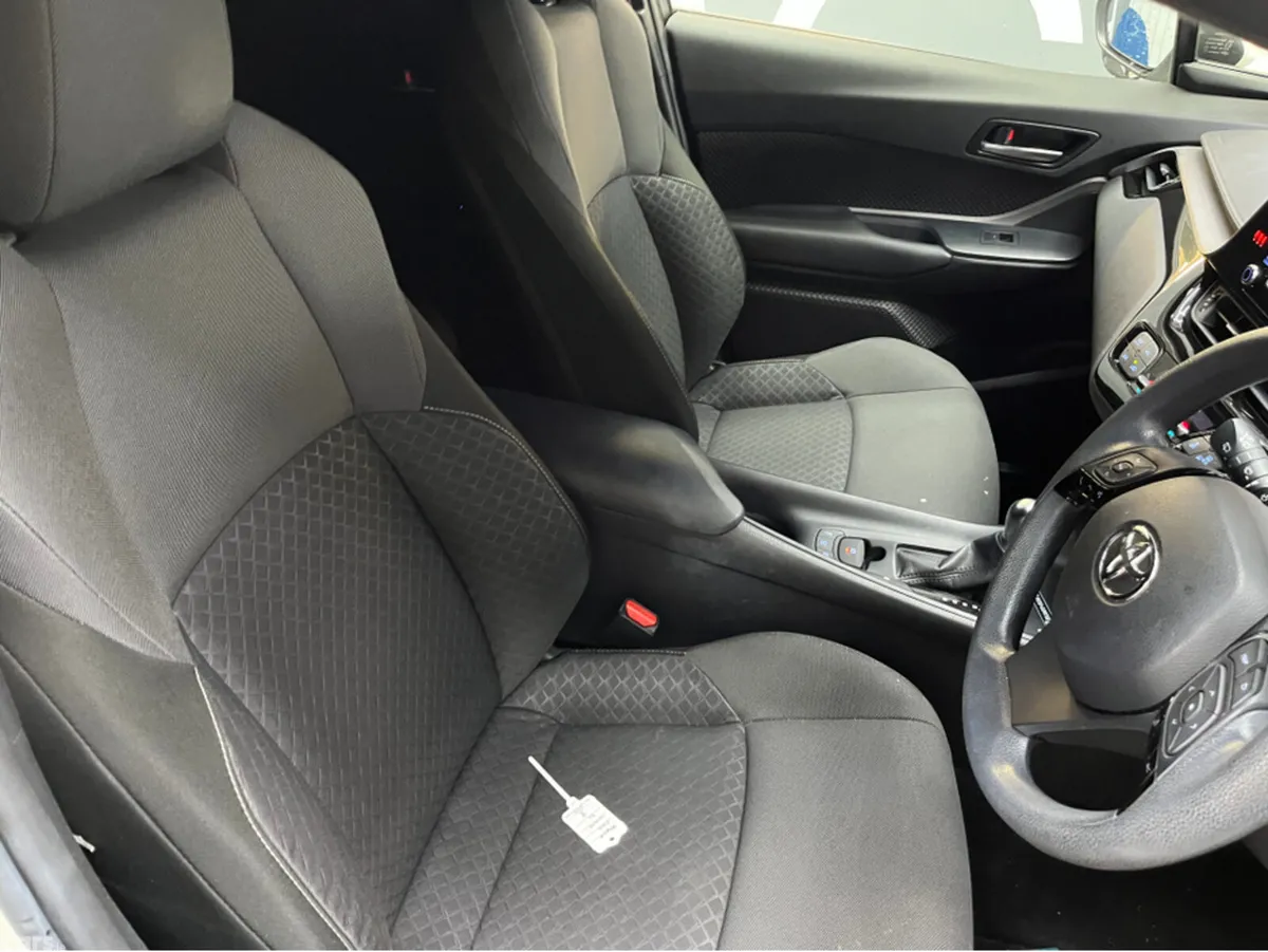 Toyota C-HR SUV, Petrol Hybrid, 2021, White