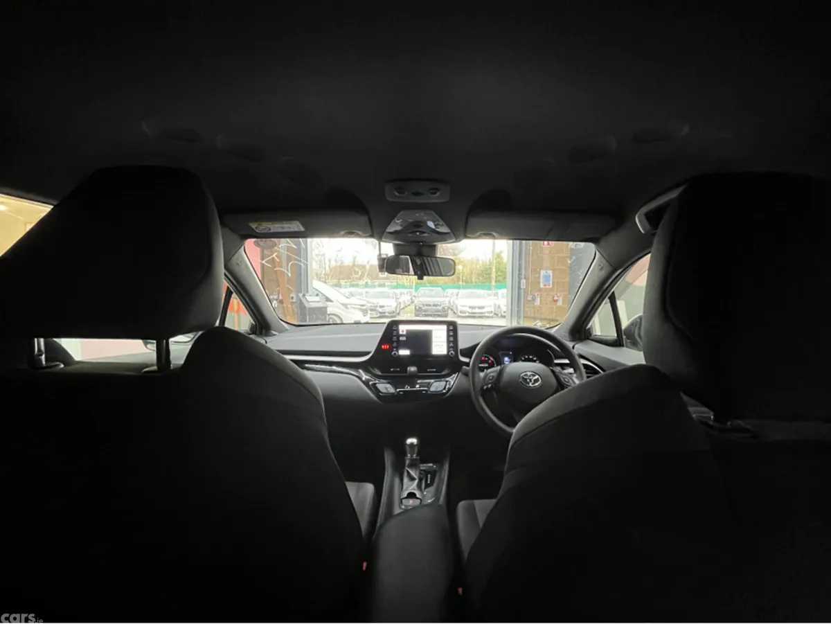 Toyota C-HR SUV, Petrol Hybrid, 2021, White