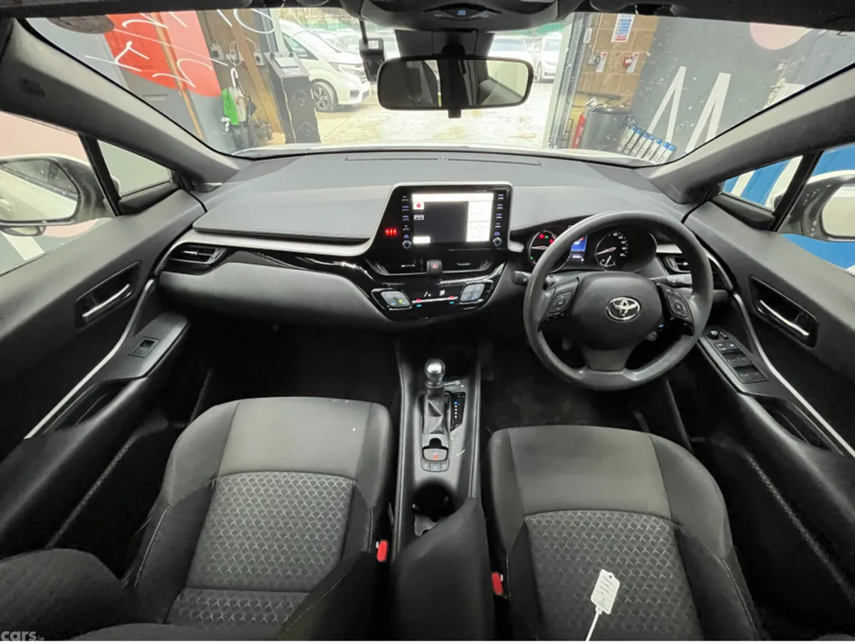 Toyota C-HR SUV, Petrol Hybrid, 2021, White
