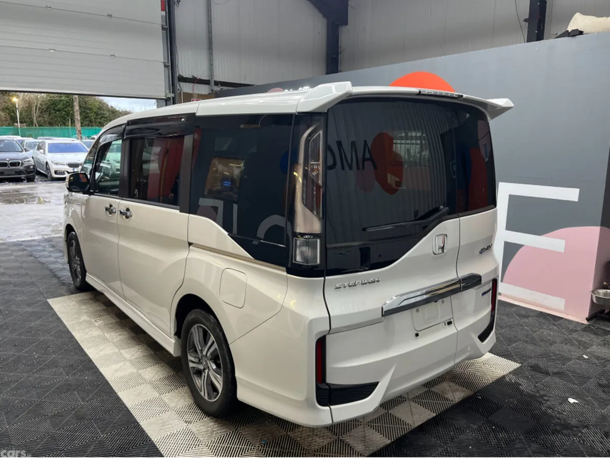 Honda Stepwagon MPV, Petrol Hybrid, 2019, White