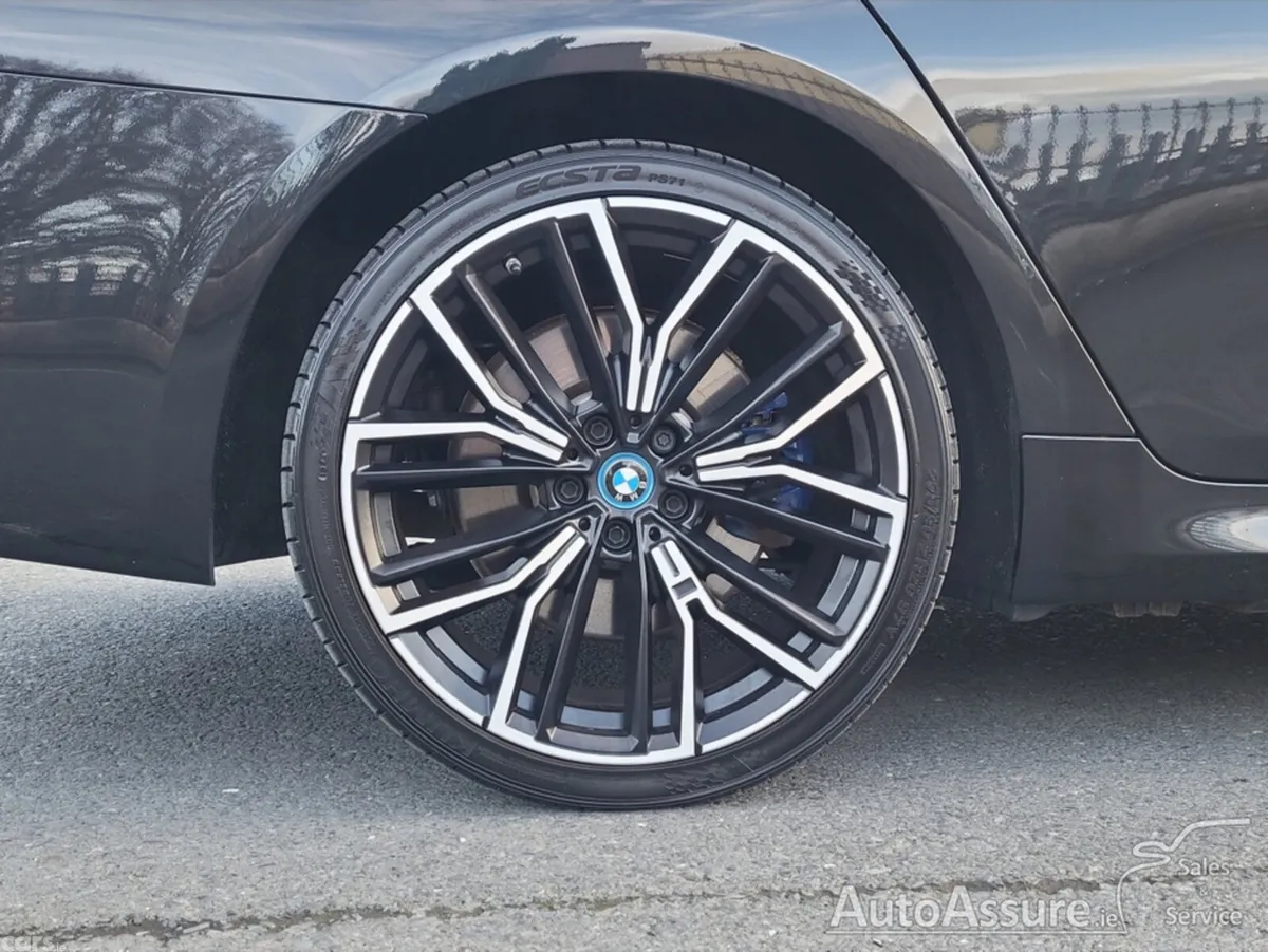 BMW 5-Series Saloon, Petrol Plug-in Hybrid, 2023, Black