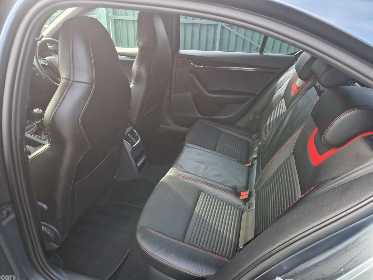 Skoda Octavia Saloon, Diesel, 2016, Grey