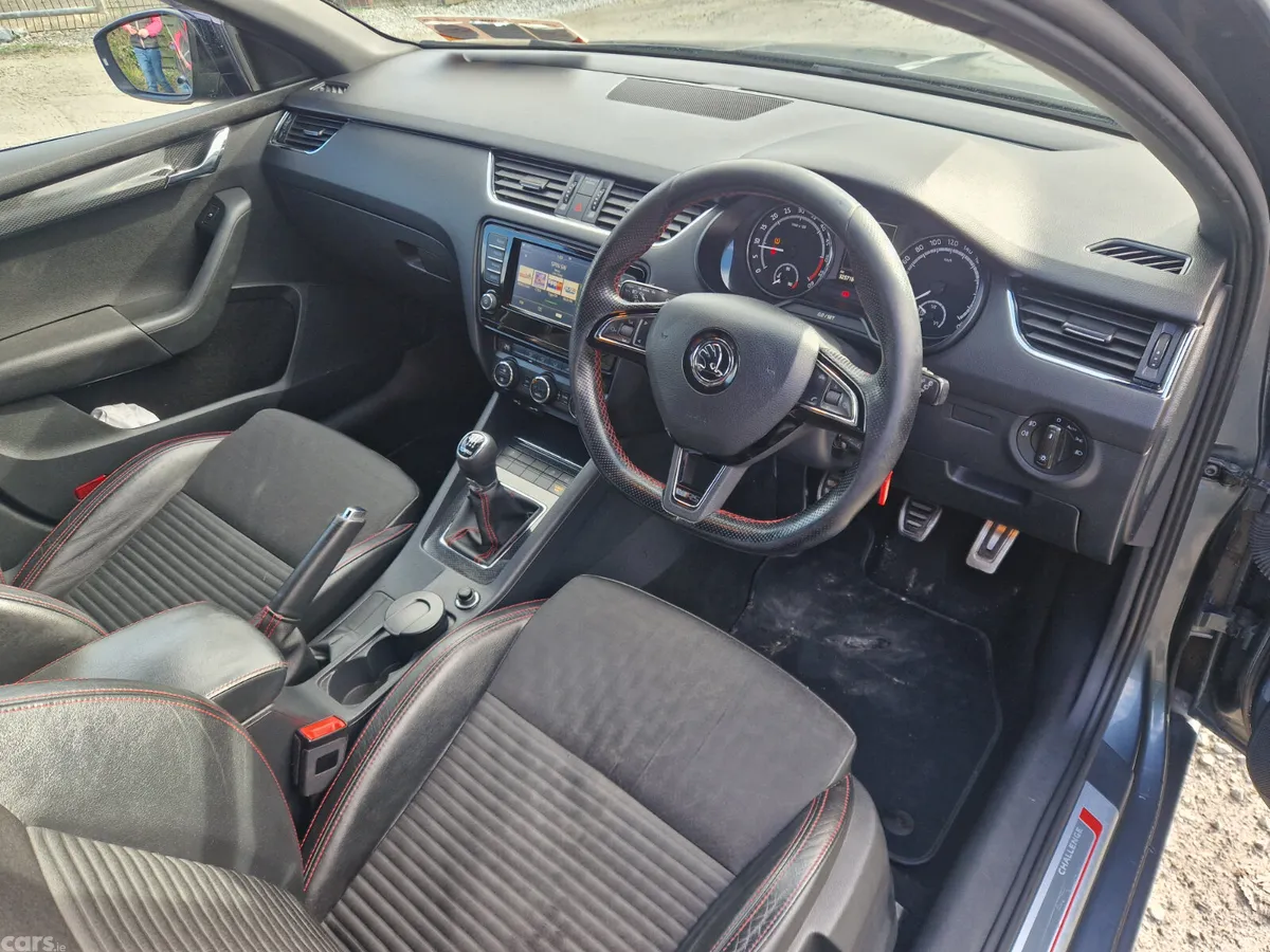 Skoda Octavia Saloon, Diesel, 2016, Grey