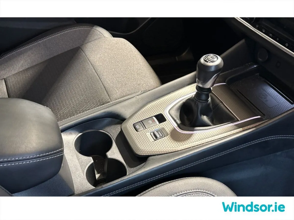 Nissan Qashqai MPV, Petrol, 2025, White