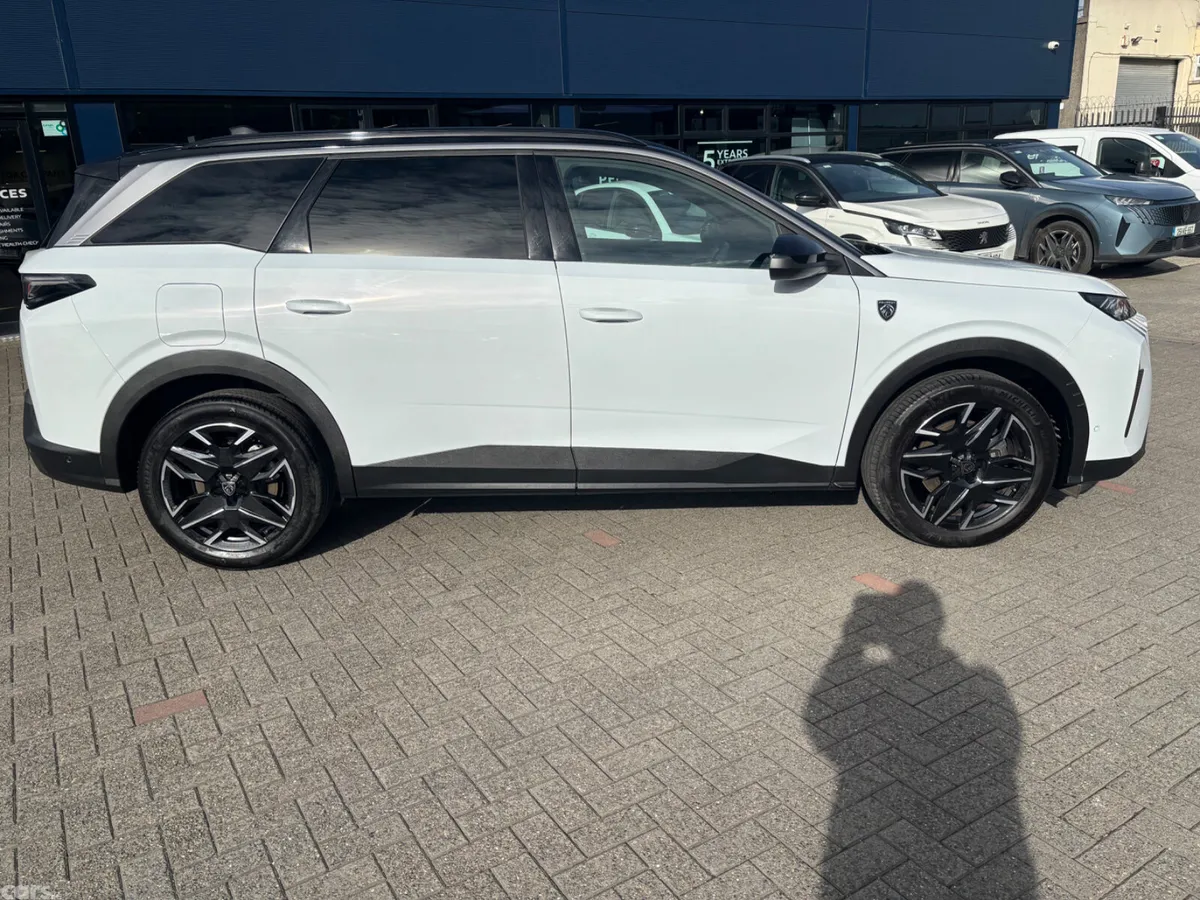 Peugeot 5008 MPV, Petrol, 2025, White