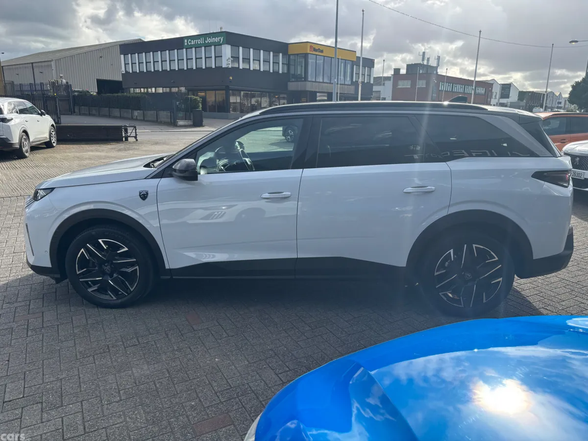 Peugeot 5008 MPV, Petrol, 2025, White