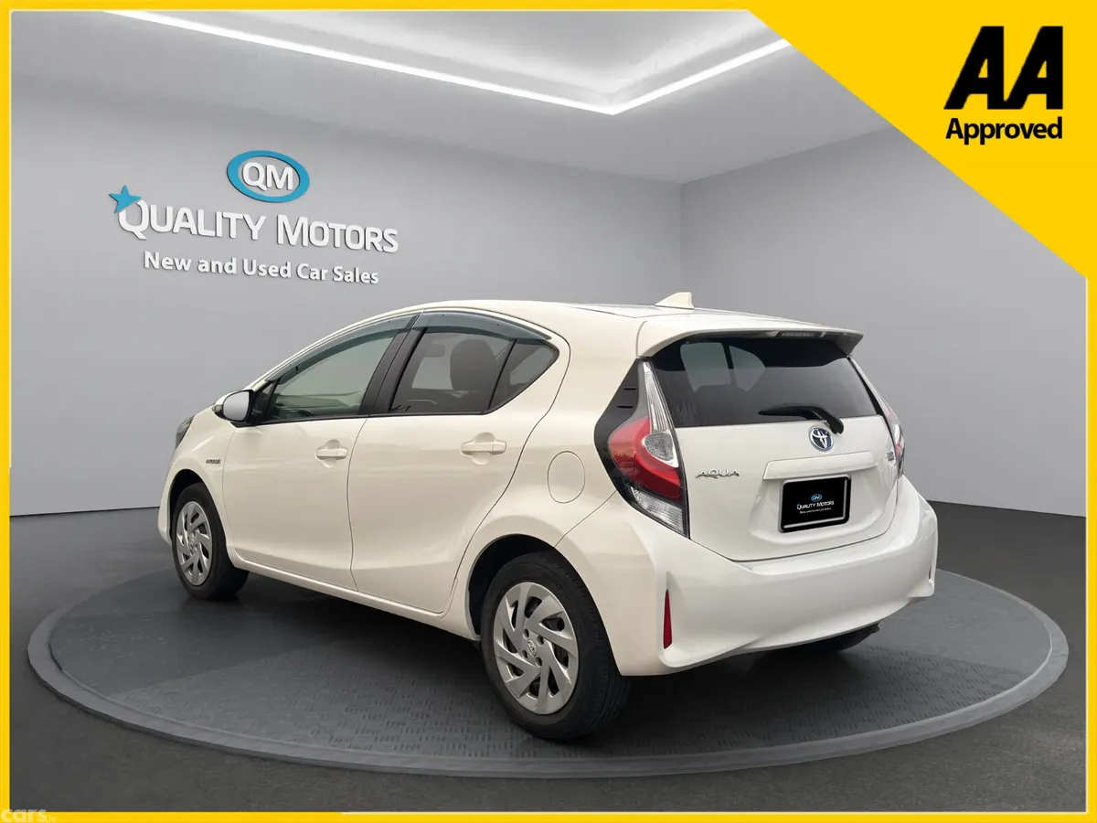 Toyota Aqua Hatchback, Petrol Hybrid, 2018, White