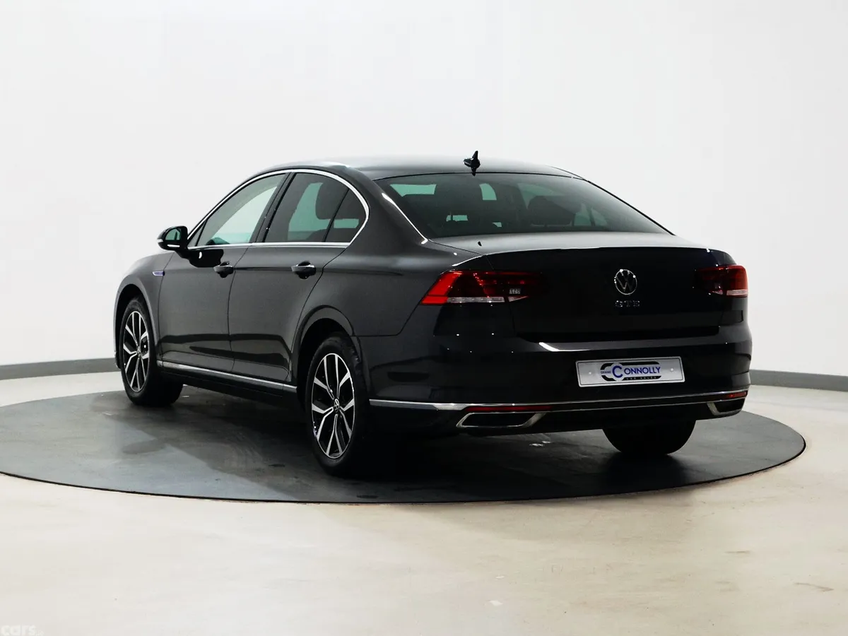 Volkswagen Passat Saloon, Petrol Hybrid, 2021, Grey