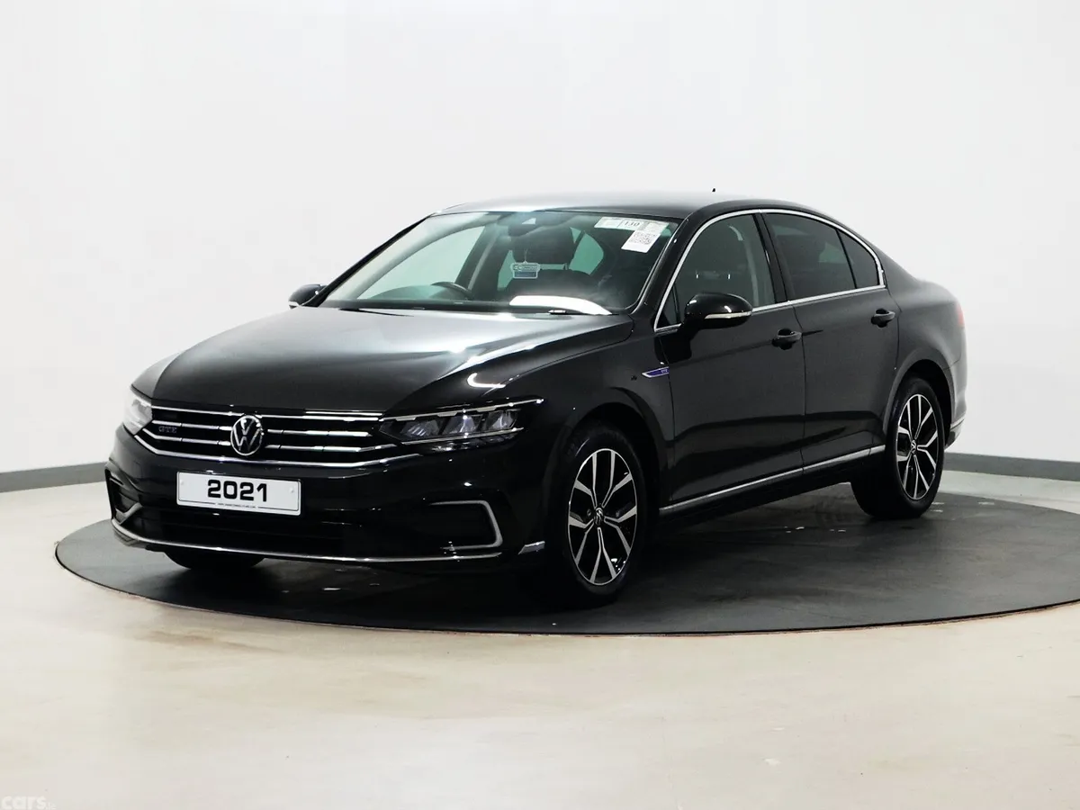 Volkswagen Passat Saloon, Petrol Hybrid, 2021, Grey