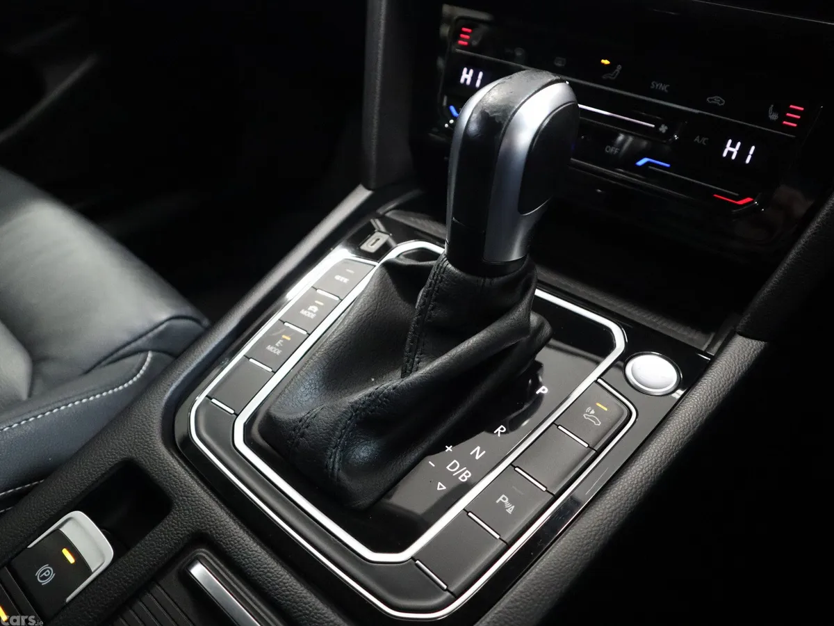 Volkswagen Passat Saloon, Petrol Hybrid, 2021, Grey