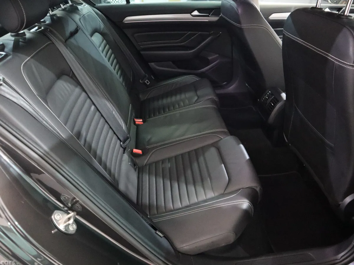 Volkswagen Passat Saloon, Petrol Hybrid, 2021, Grey