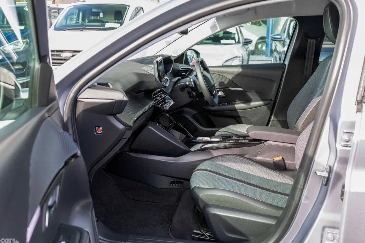 Peugeot 208 Hatchback, Petrol, 2025, Grey