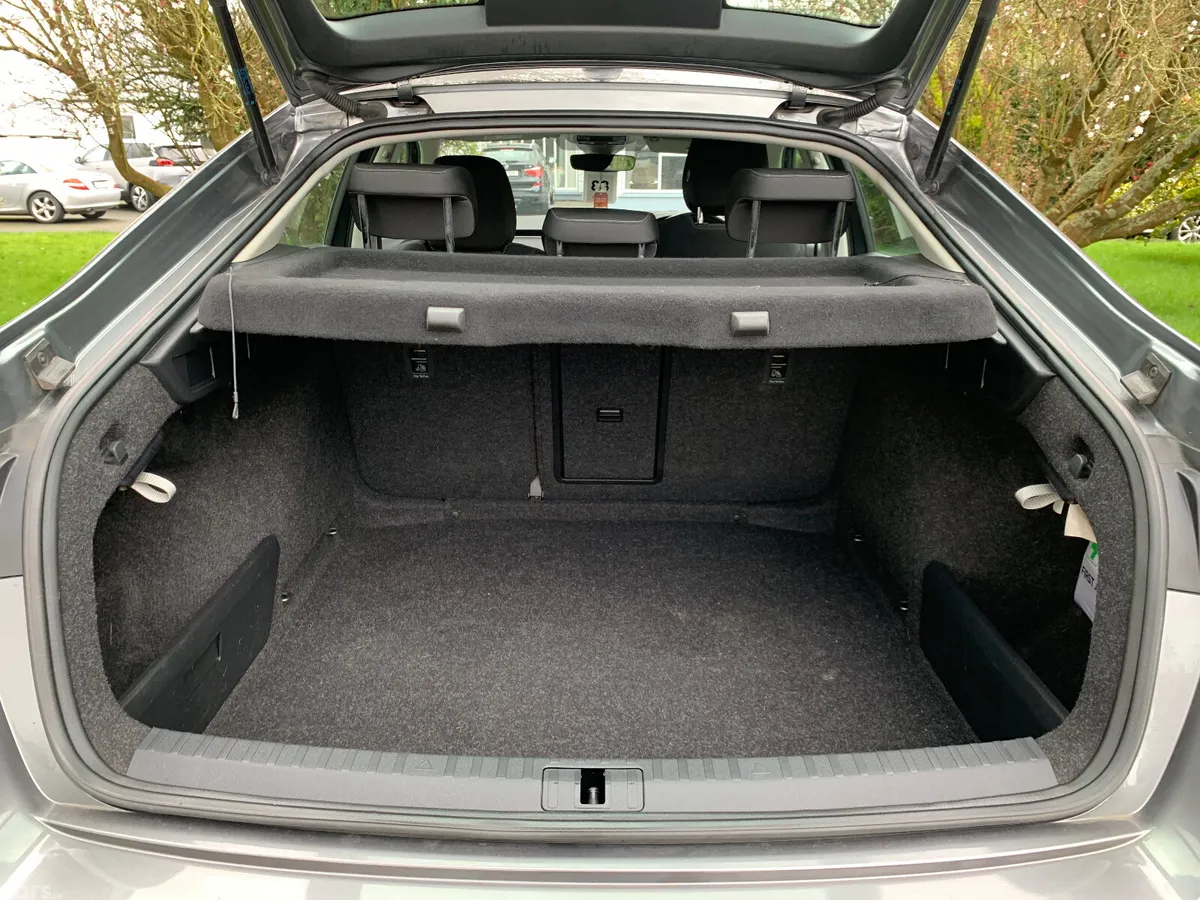 Skoda Octavia Saloon, Diesel, 2022, Grey