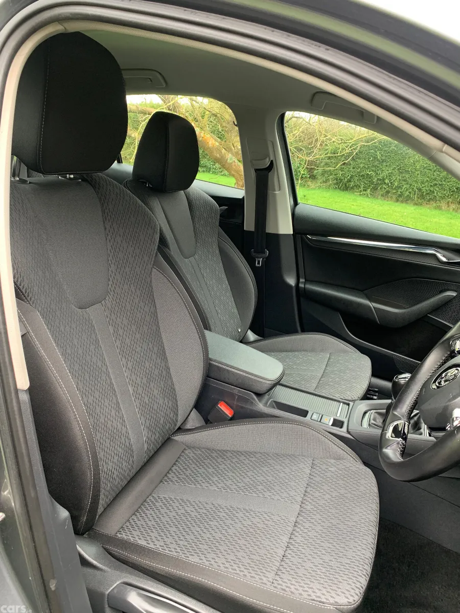 Skoda Octavia Saloon, Diesel, 2022, Grey