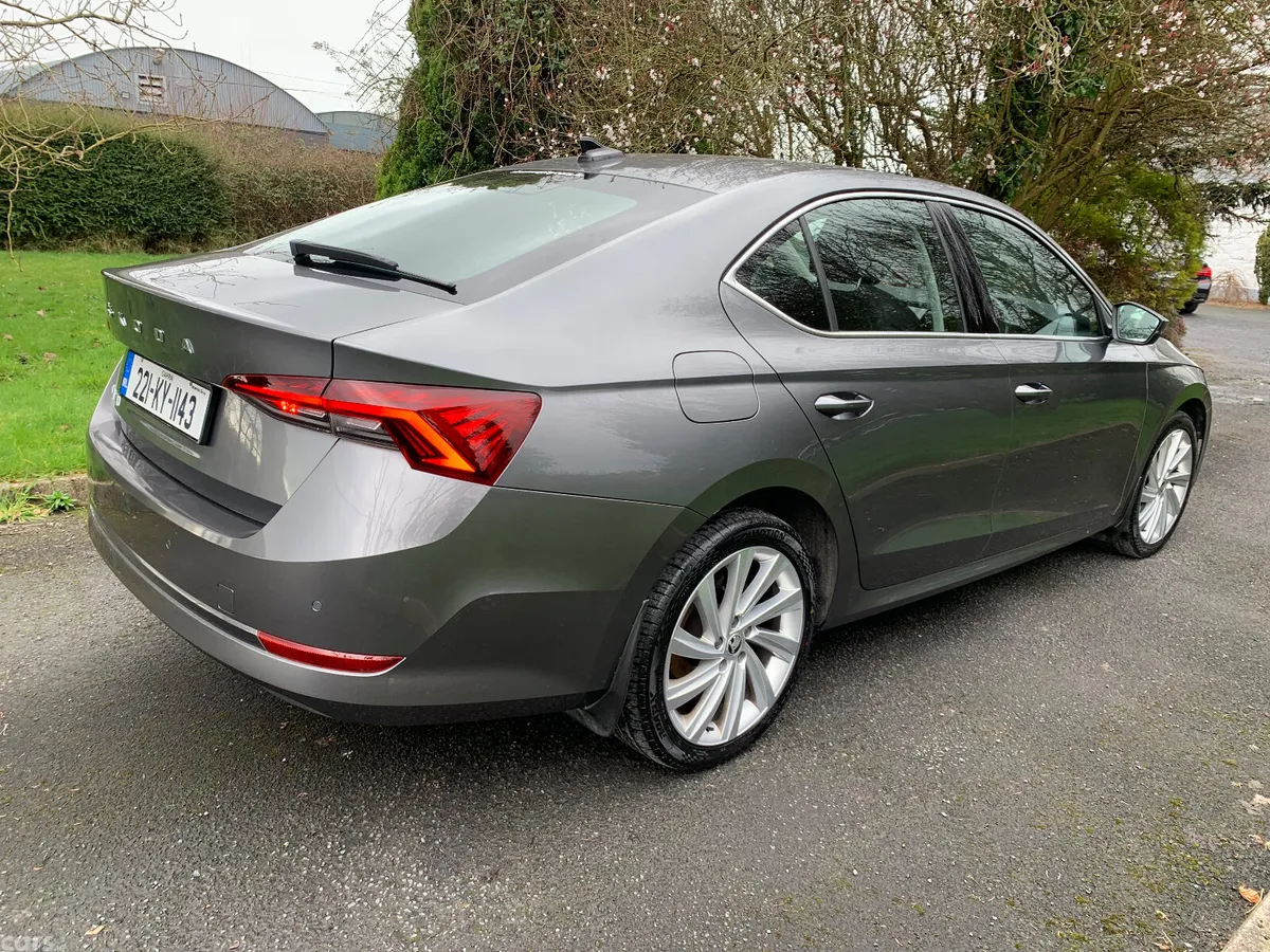 Skoda Octavia Saloon, Diesel, 2022, Grey