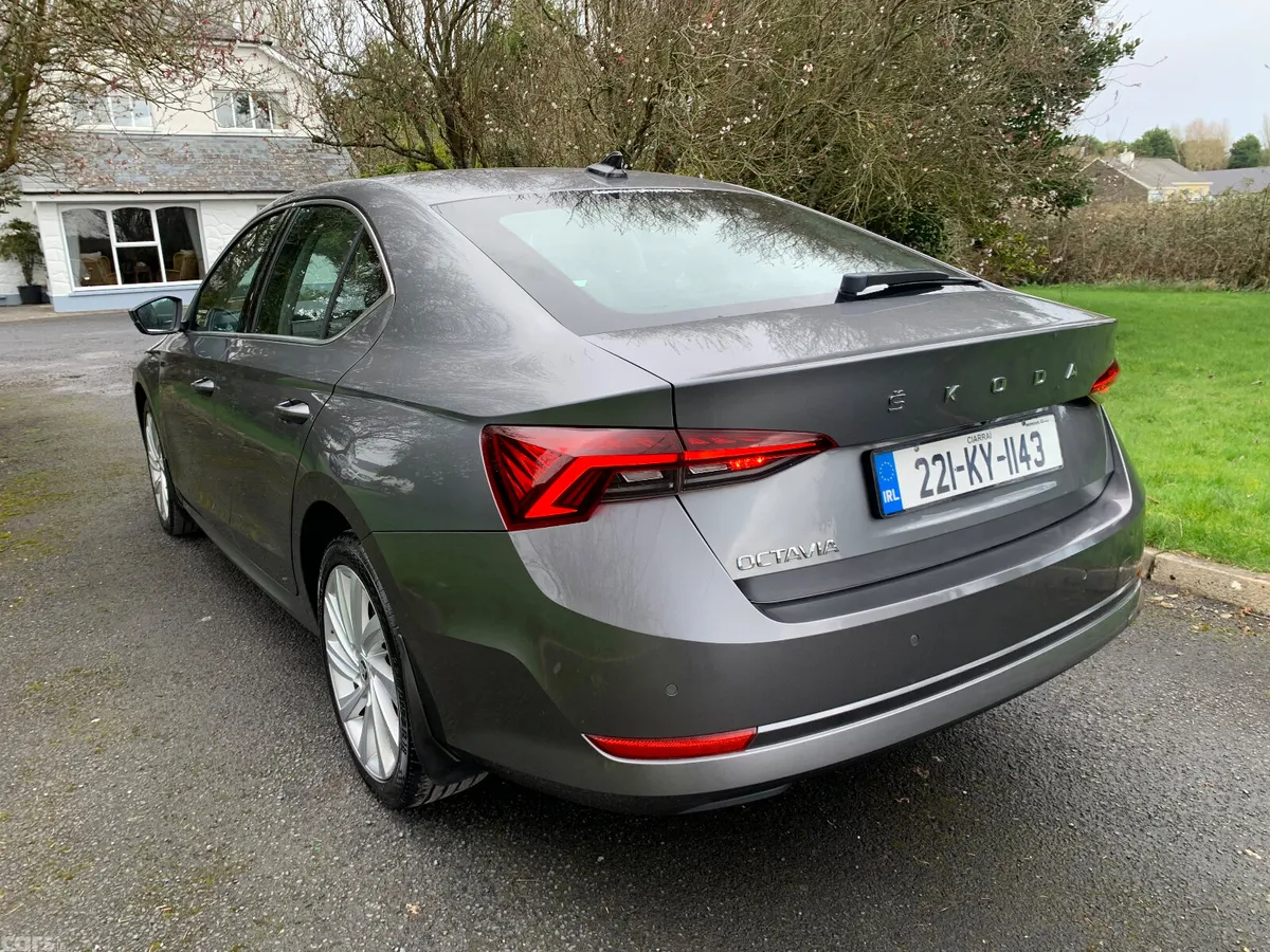 Skoda Octavia Saloon, Diesel, 2022, Grey