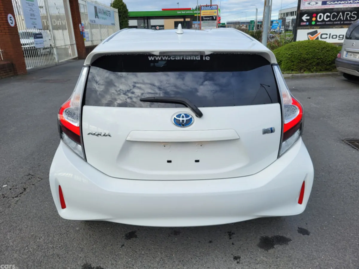 Toyota Aqua Hatchback, Petrol Hybrid, 2020, White