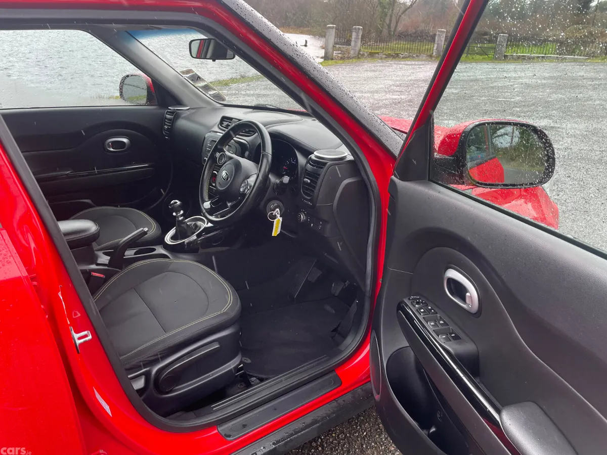 Kia Soul Hatchback, Diesel, 2015, Red