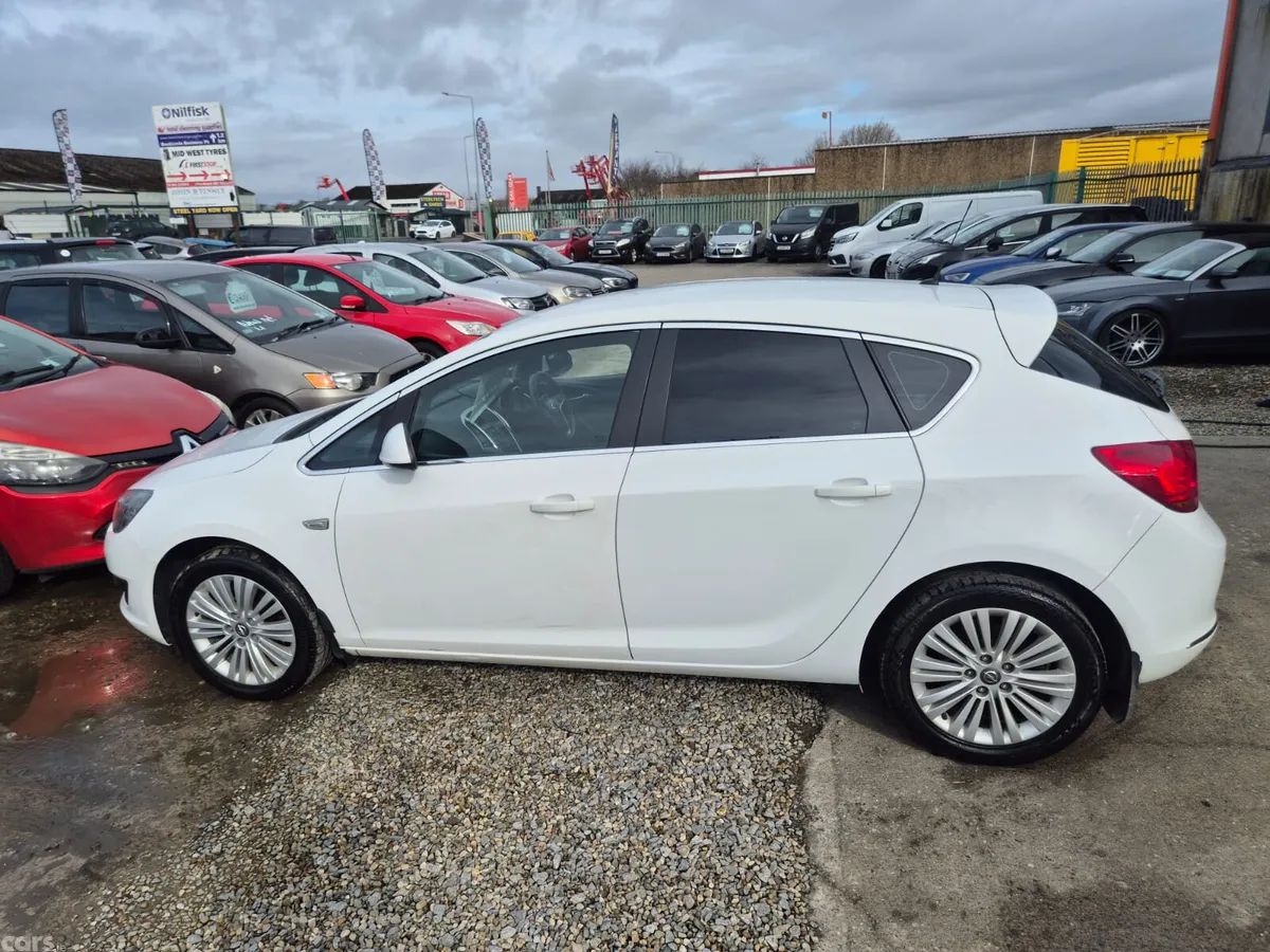 Opel Astra Hatchback, Diesel, 2015, White