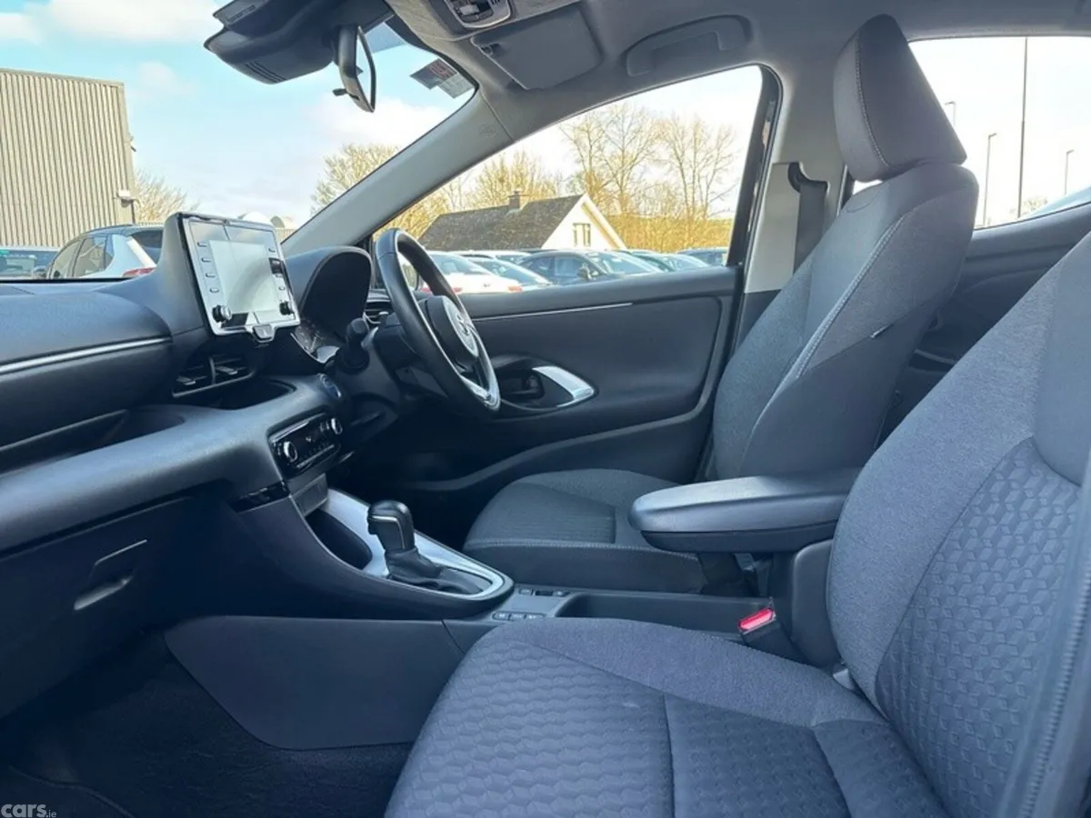 Toyota Yaris Hatchback, Petrol Hybrid, 2024, Black