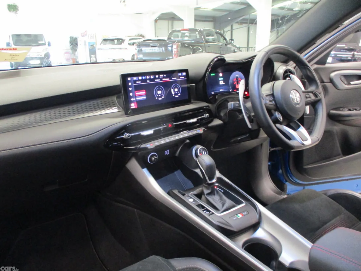 Alfa Romeo Tonale MPV, Petrol Plug-in Hybrid, 2024, Blue