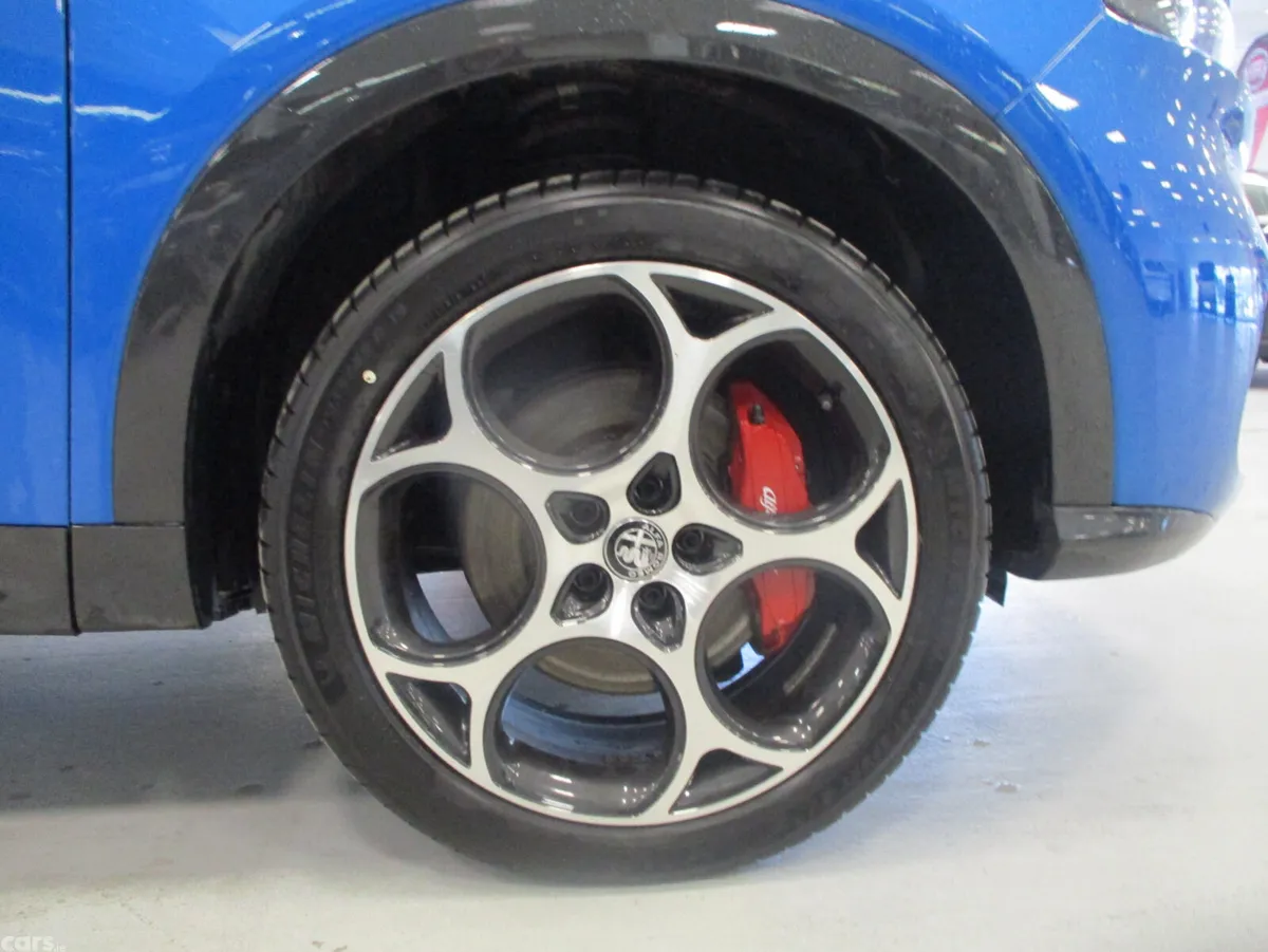 Alfa Romeo Tonale MPV, Petrol Plug-in Hybrid, 2024, Blue