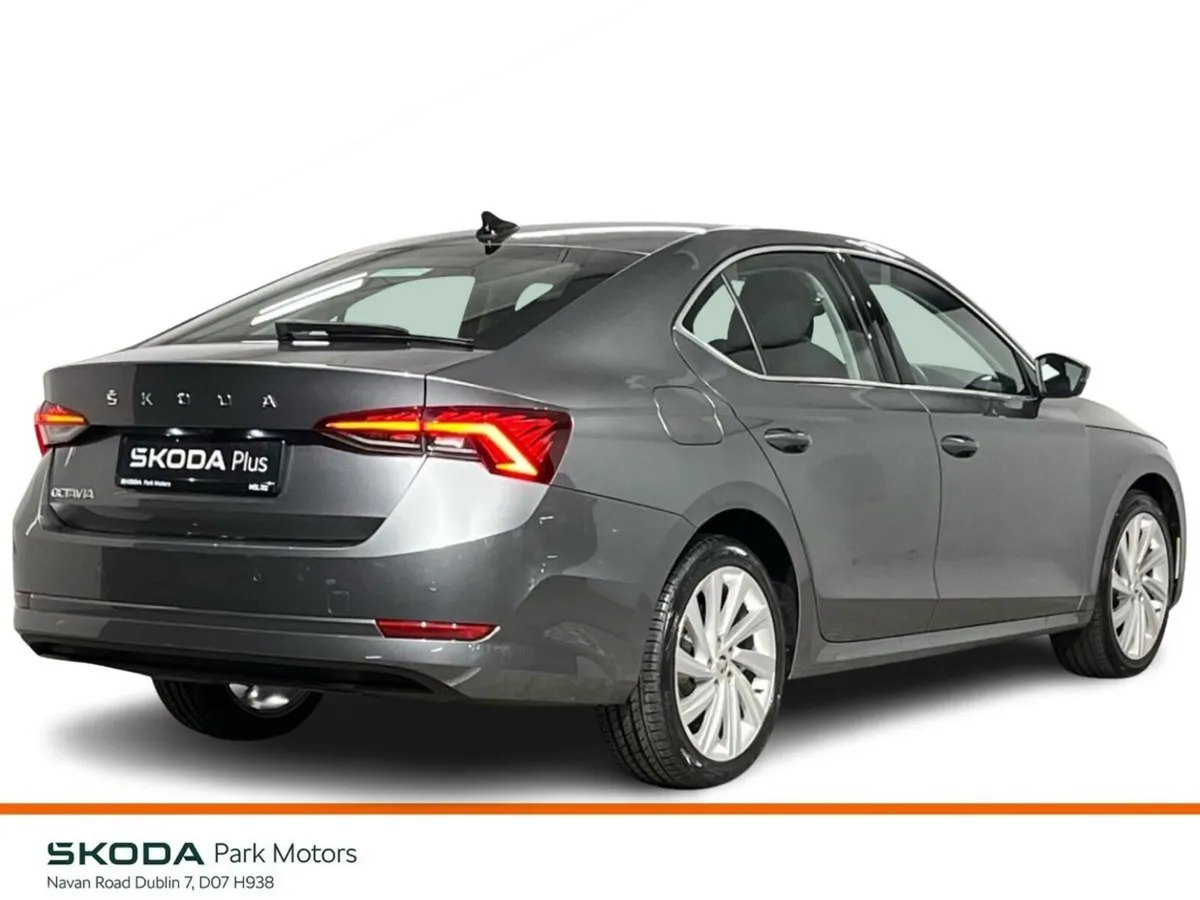 Skoda Octavia Saloon, Petrol, 2023, Grey