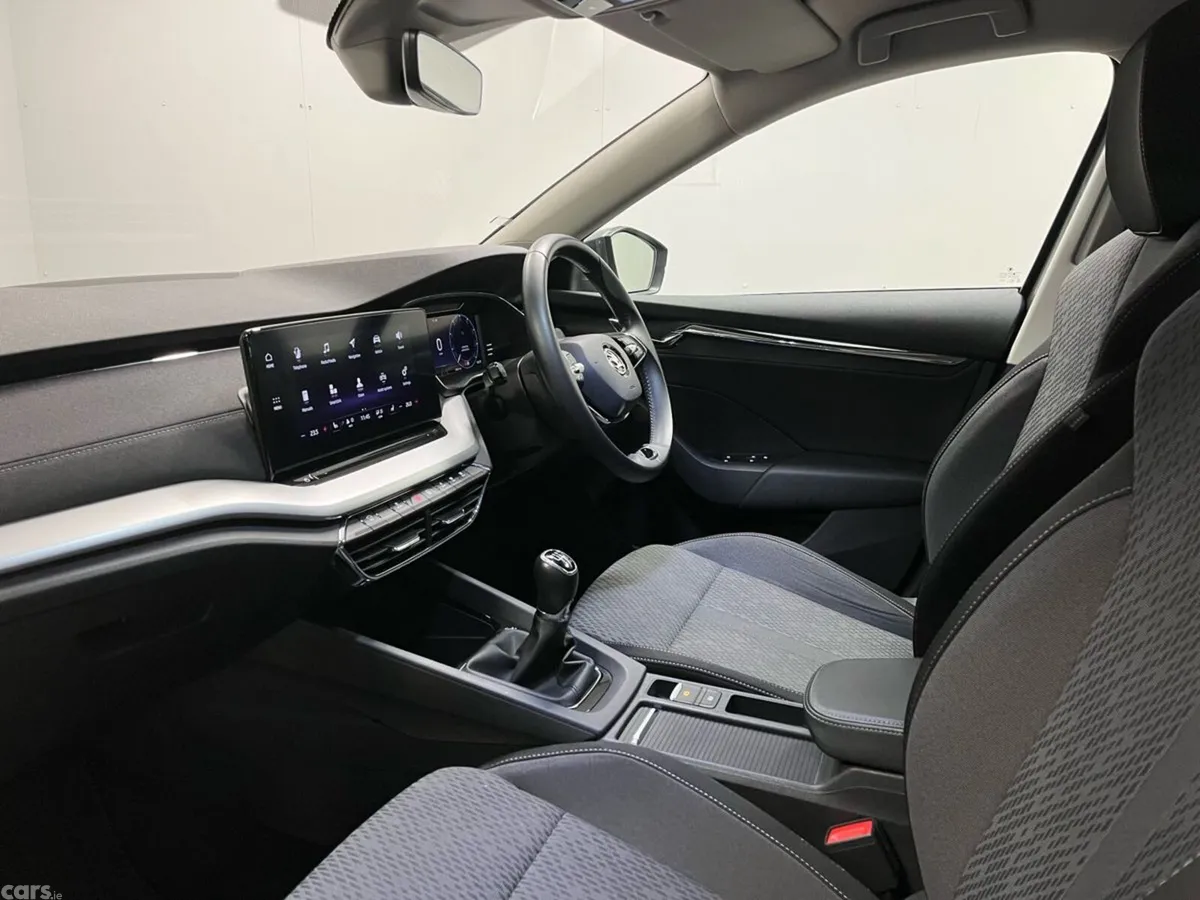 Skoda Octavia Saloon, Petrol, 2023, Grey