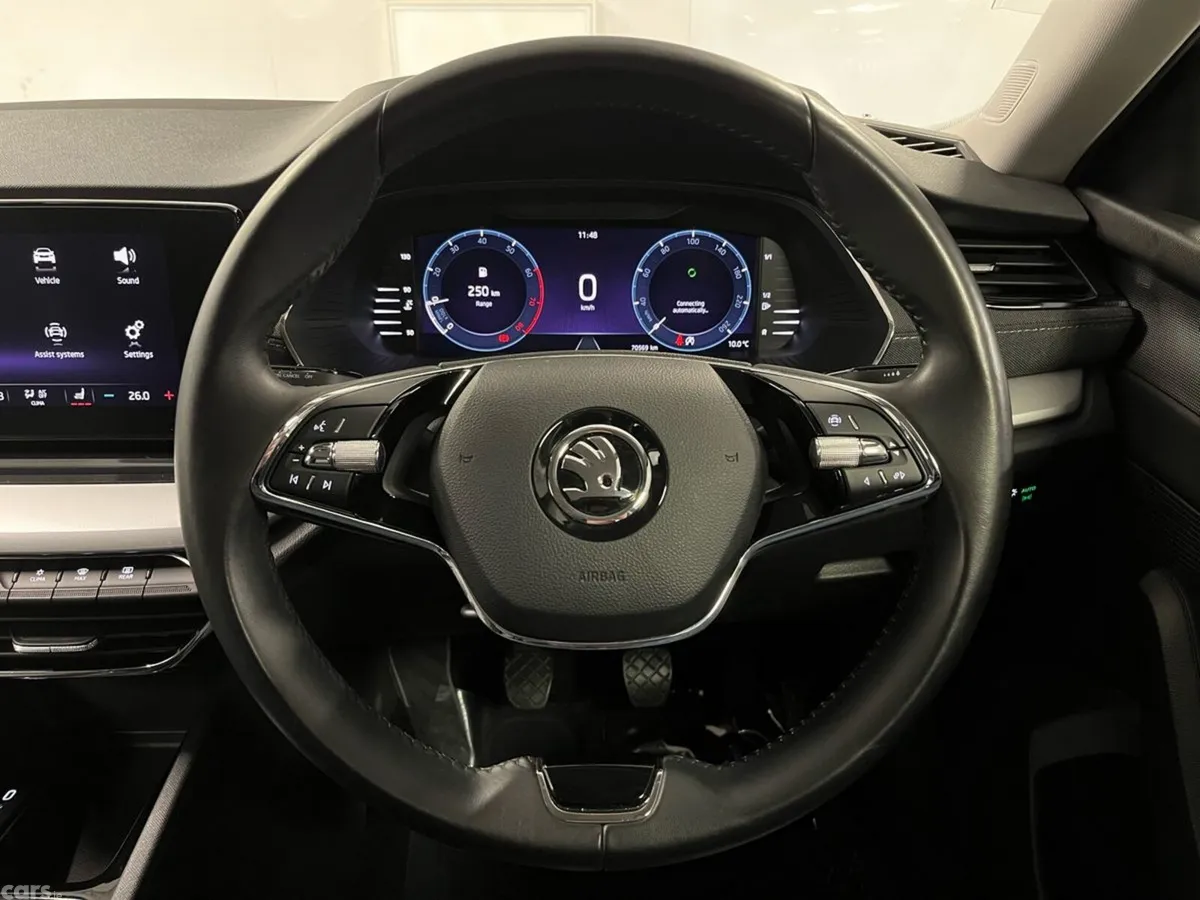 Skoda Octavia Saloon, Petrol, 2023, Grey