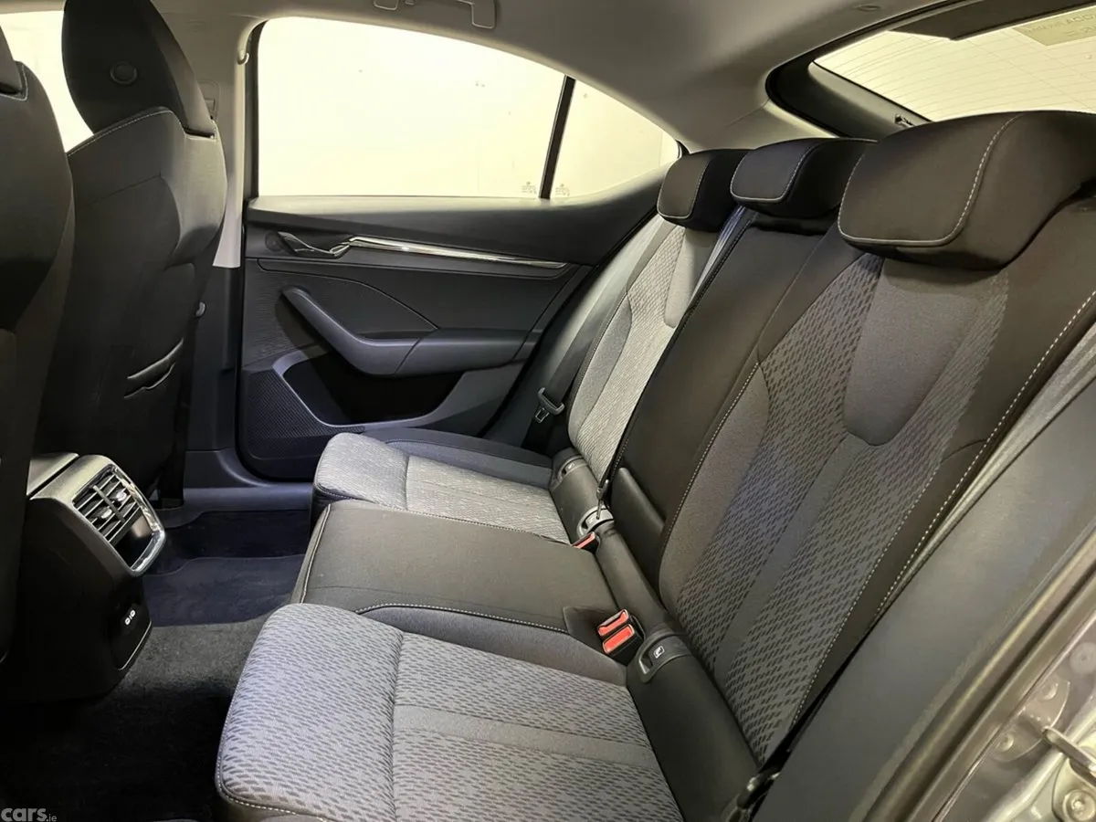 Skoda Octavia Saloon, Petrol, 2023, Grey