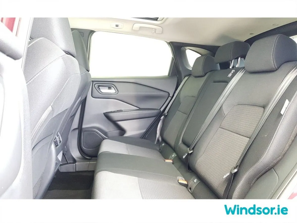 Nissan Qashqai SUV, Petrol Hybrid, 2023, Red