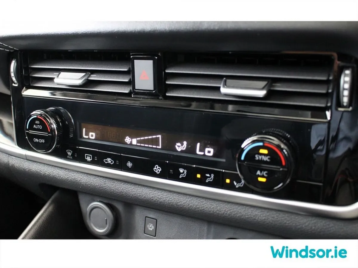 Nissan Qashqai SUV, Petrol Hybrid, 2023, Red