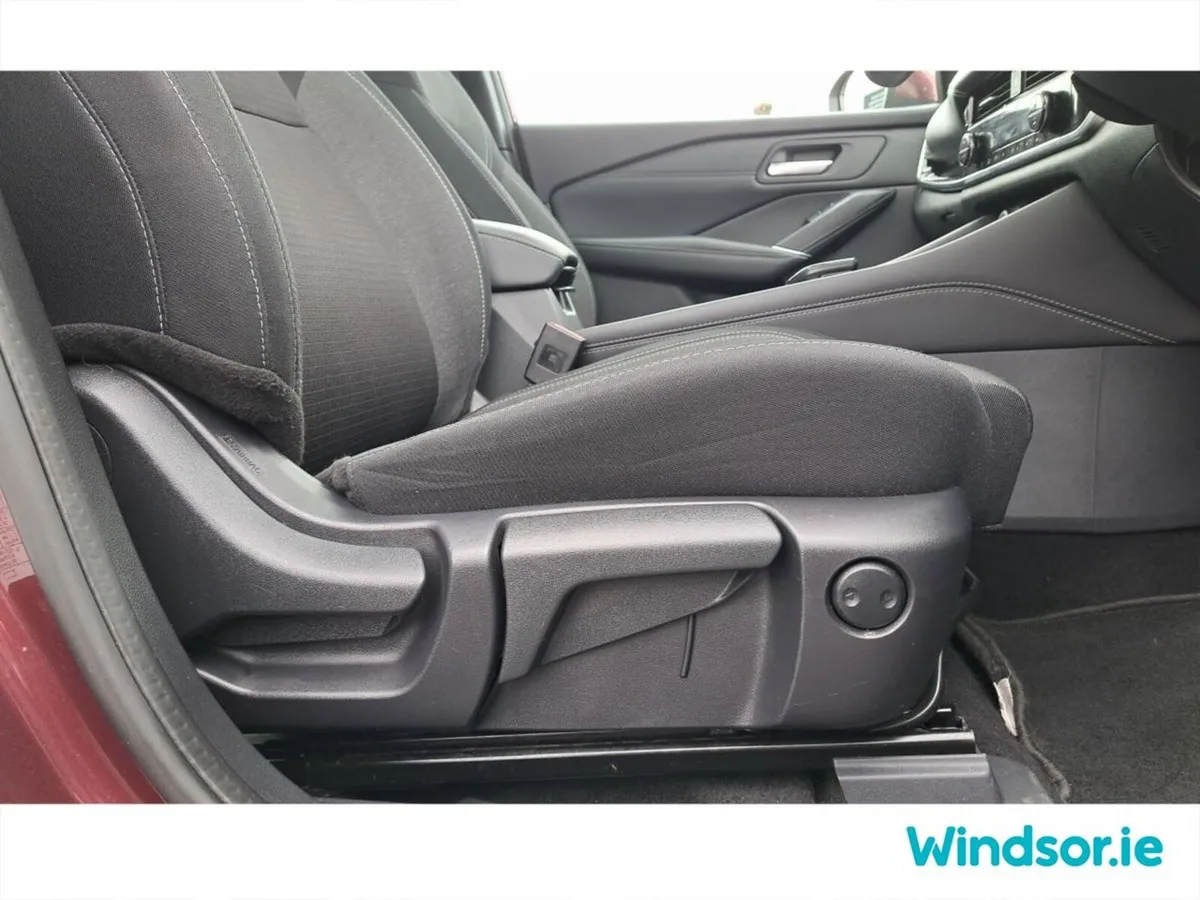 Nissan Qashqai SUV, Petrol Hybrid, 2023, Red