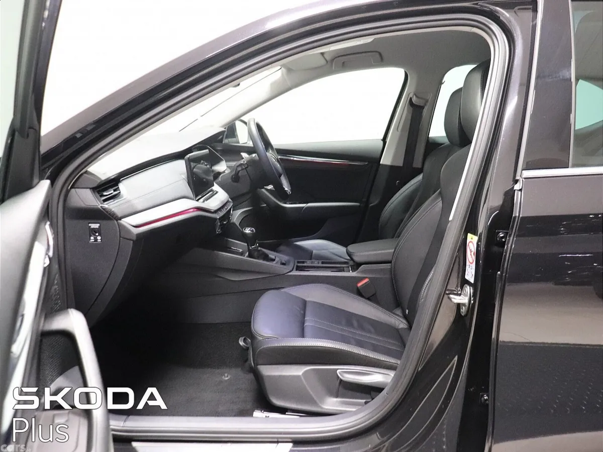 Skoda Octavia Saloon, Petrol, 2023, Black