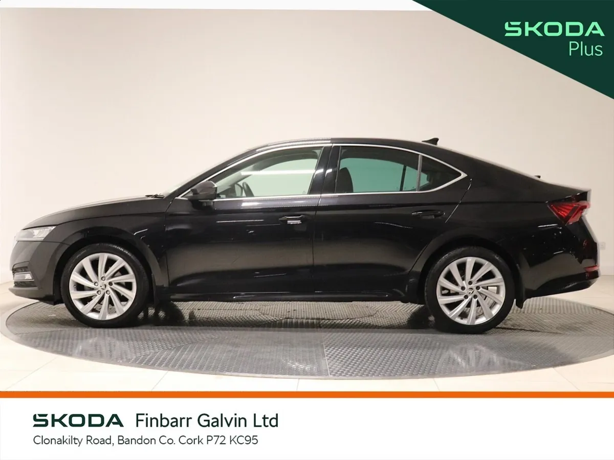 Skoda Octavia Saloon, Petrol, 2023, Black