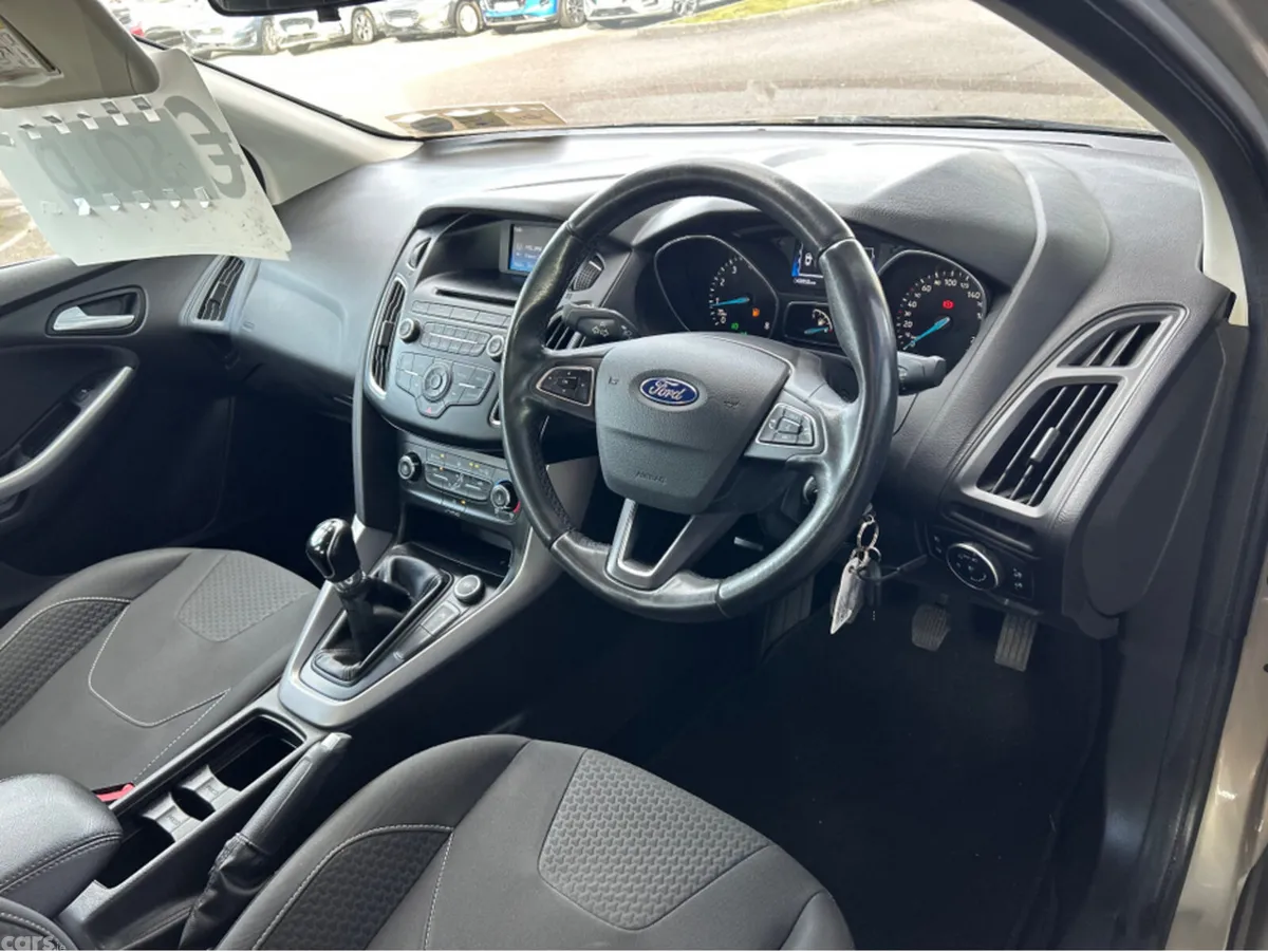 Ford Focus Saloon, Petrol, 2017, Grey