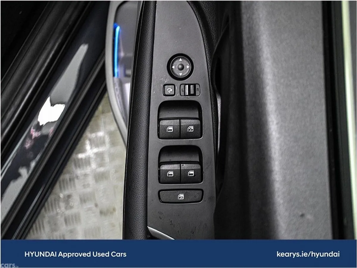 Hyundai i20 Hatchback, Petrol, 2023, Grey