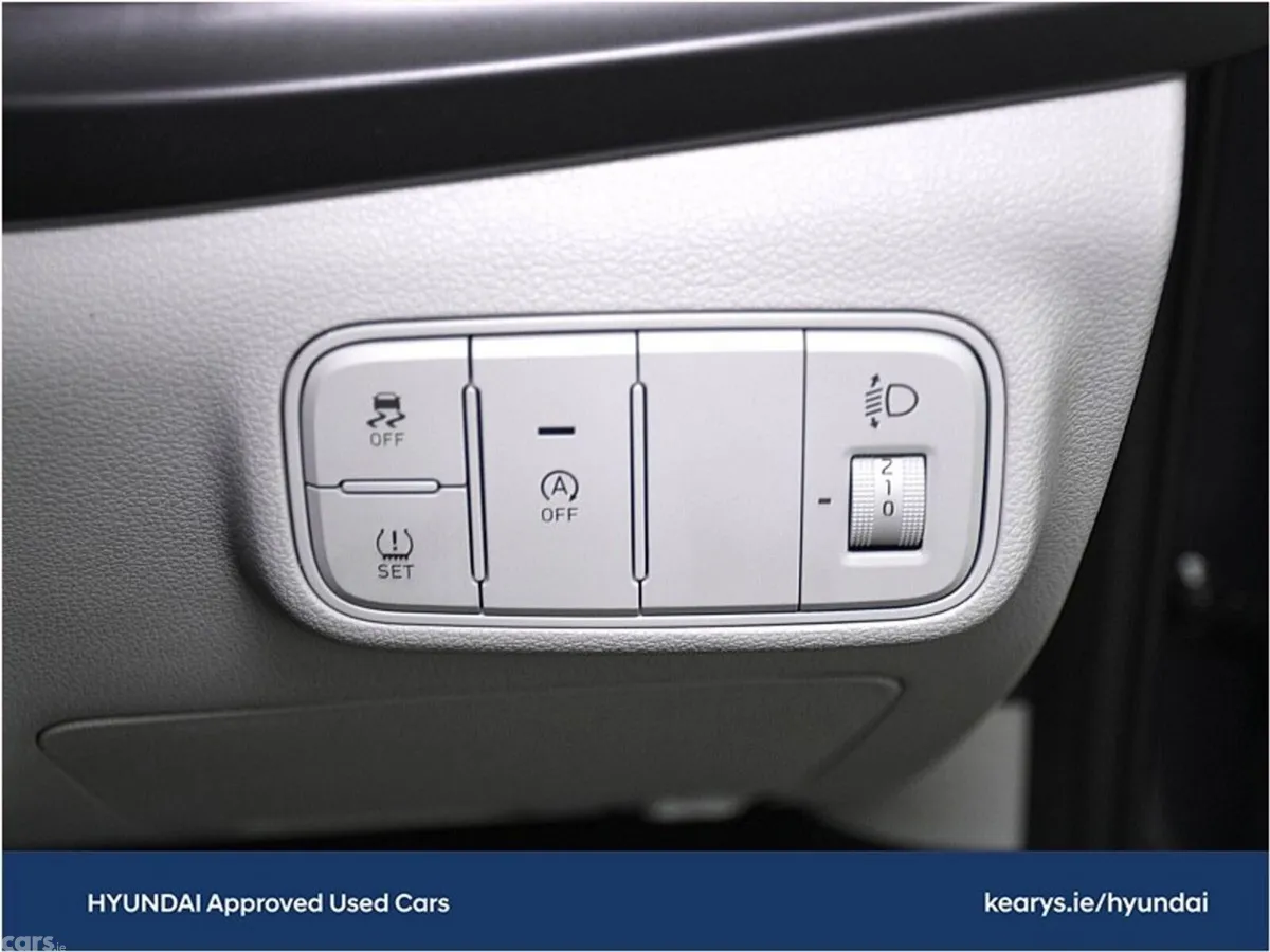 Hyundai i20 Hatchback, Petrol, 2023, Grey