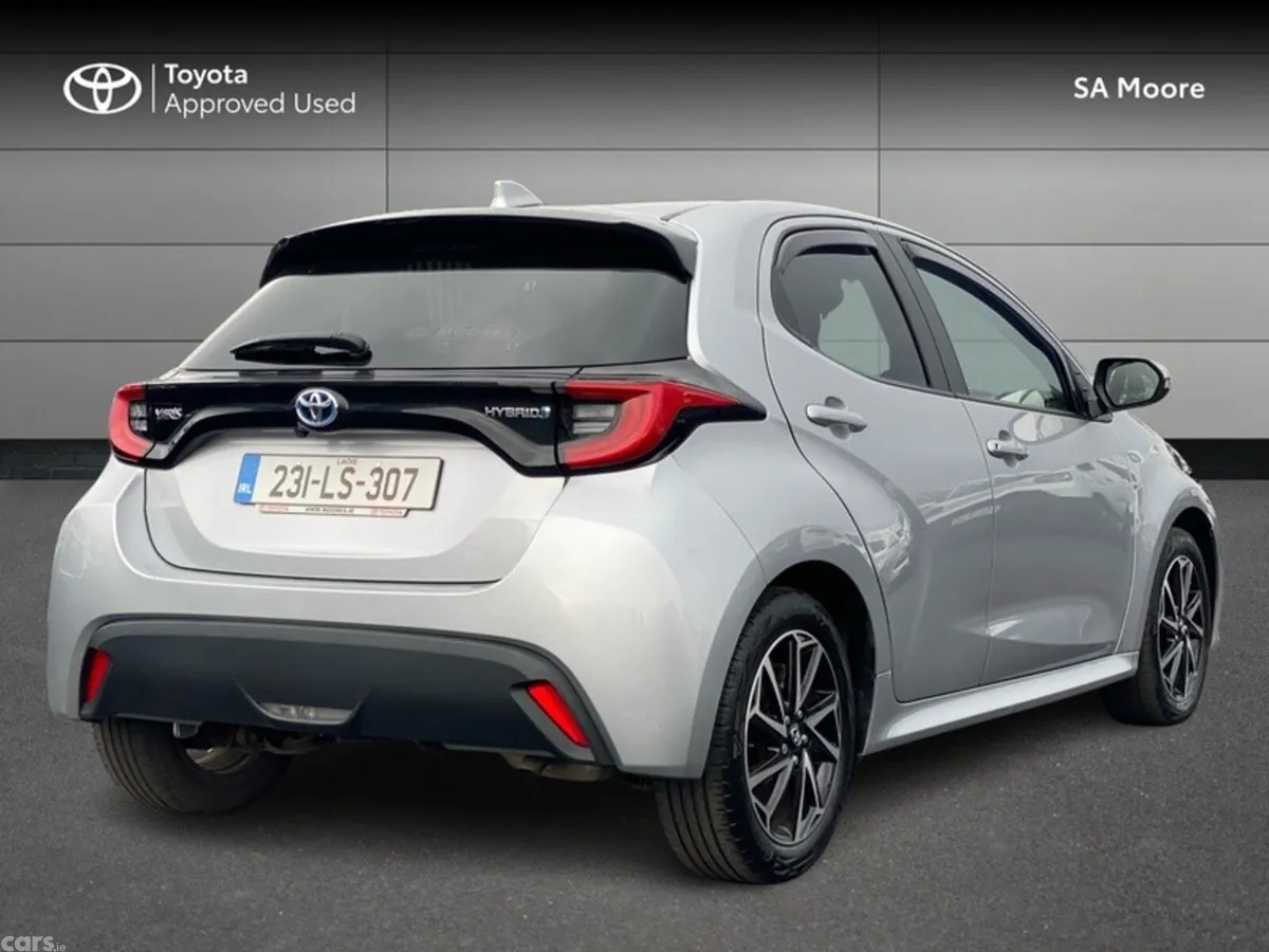 Toyota Yaris Hatchback, Petrol Hybrid, 2023, Silver