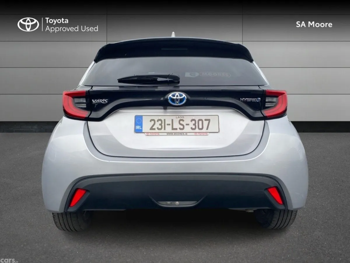 Toyota Yaris Hatchback, Petrol Hybrid, 2023, Silver