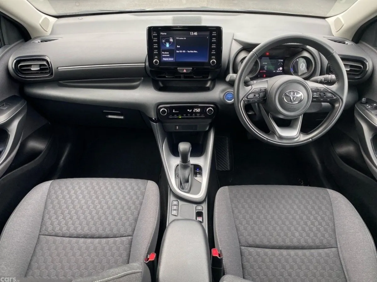 Toyota Yaris Hatchback, Petrol Hybrid, 2023, Silver