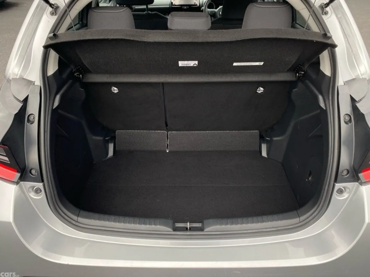 Toyota Yaris Hatchback, Petrol Hybrid, 2023, Silver