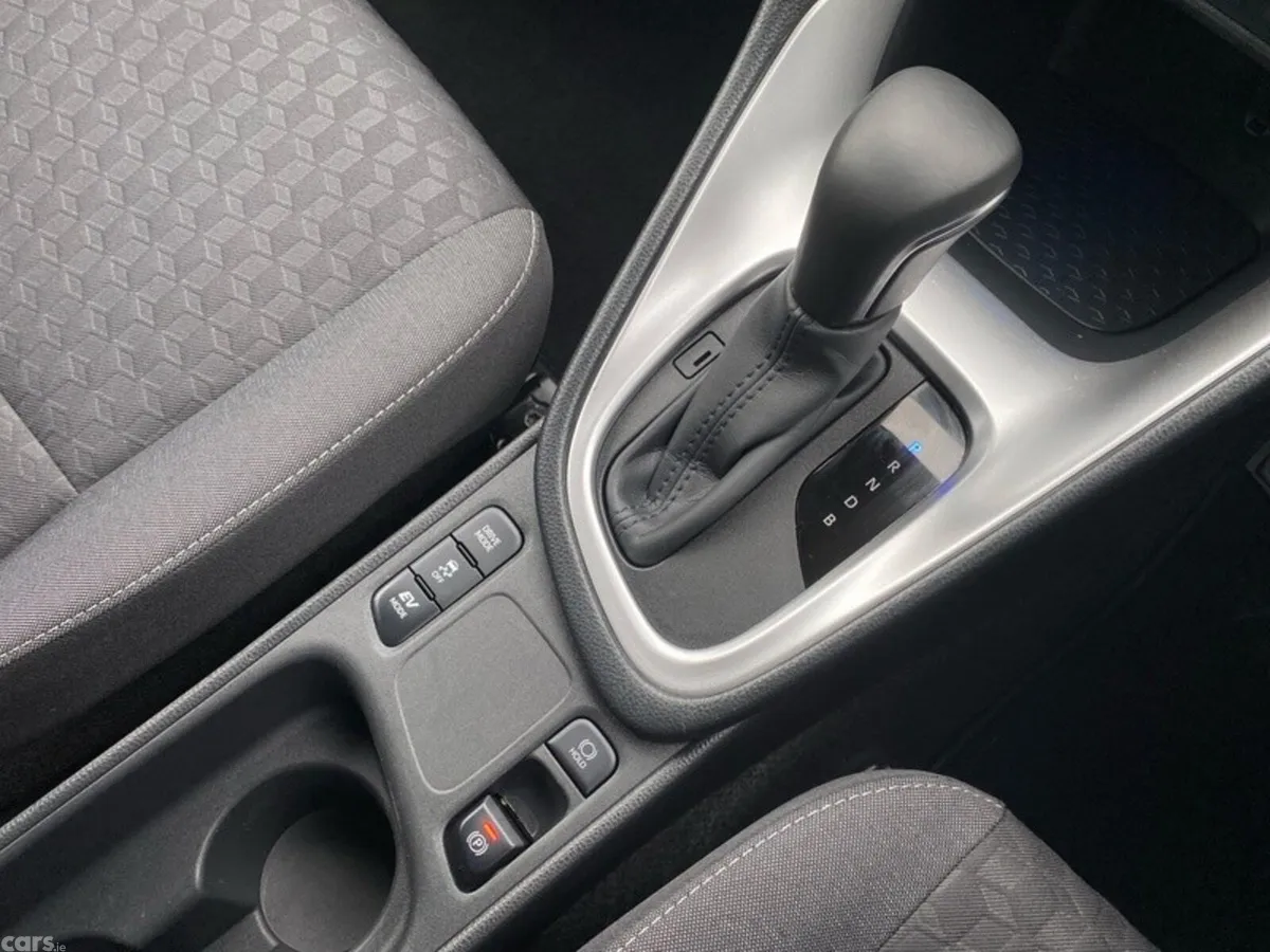 Toyota Yaris Hatchback, Petrol Hybrid, 2023, Silver