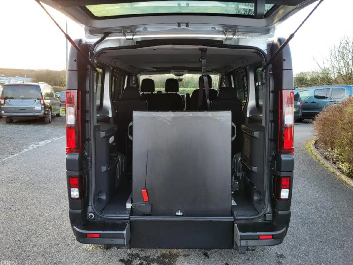 Renault Trafic MPV, Diesel, 2021, Silver