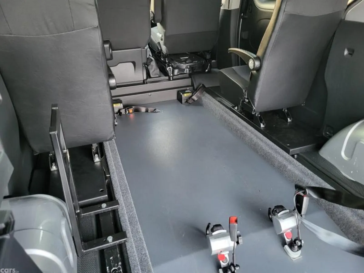 Renault Trafic MPV, Diesel, 2021, Silver