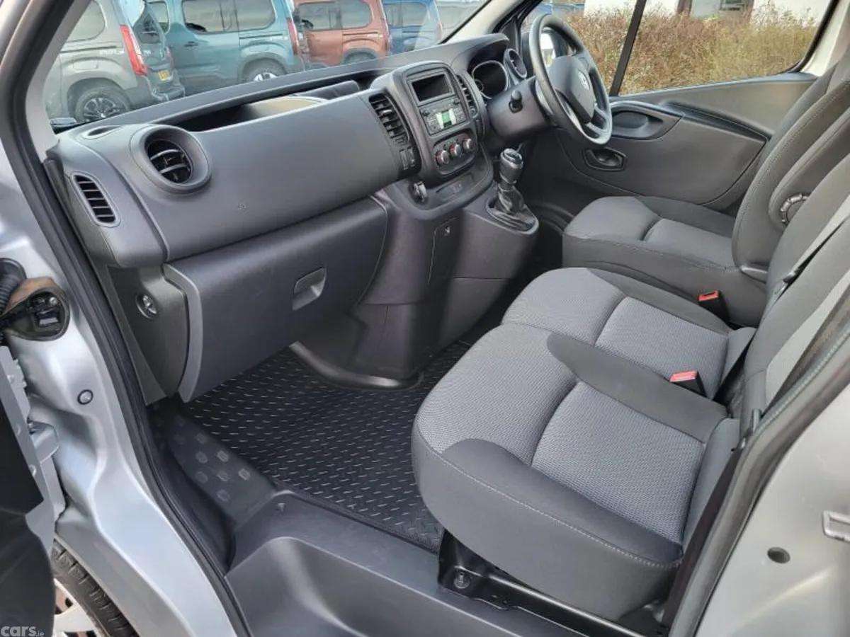 Renault Trafic MPV, Diesel, 2021, Silver